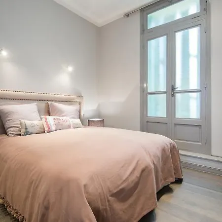 Sleeps 6 Air Con Wifi